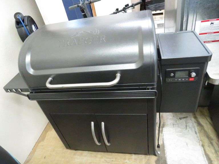 * Traeger Pellet Grill