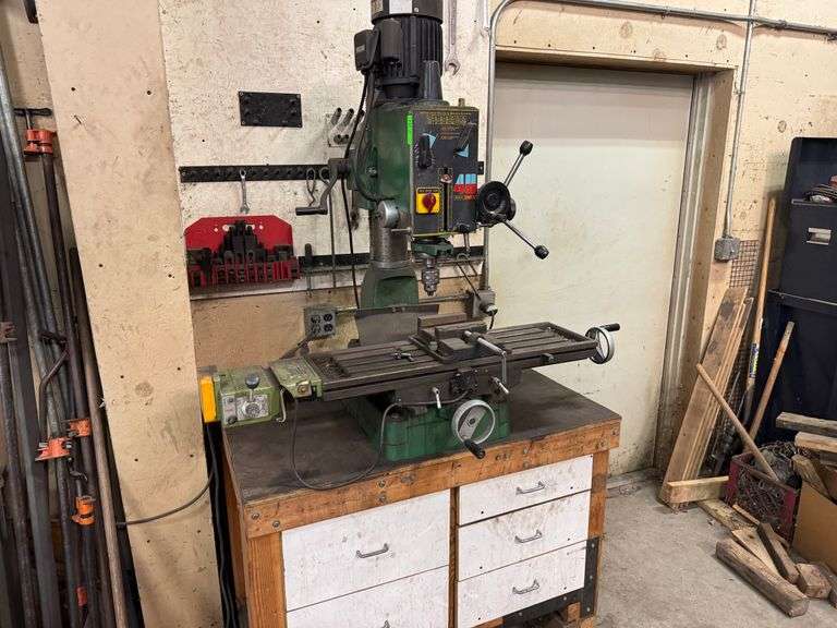 Grizzly Milling & Drilling Machine Model G1126