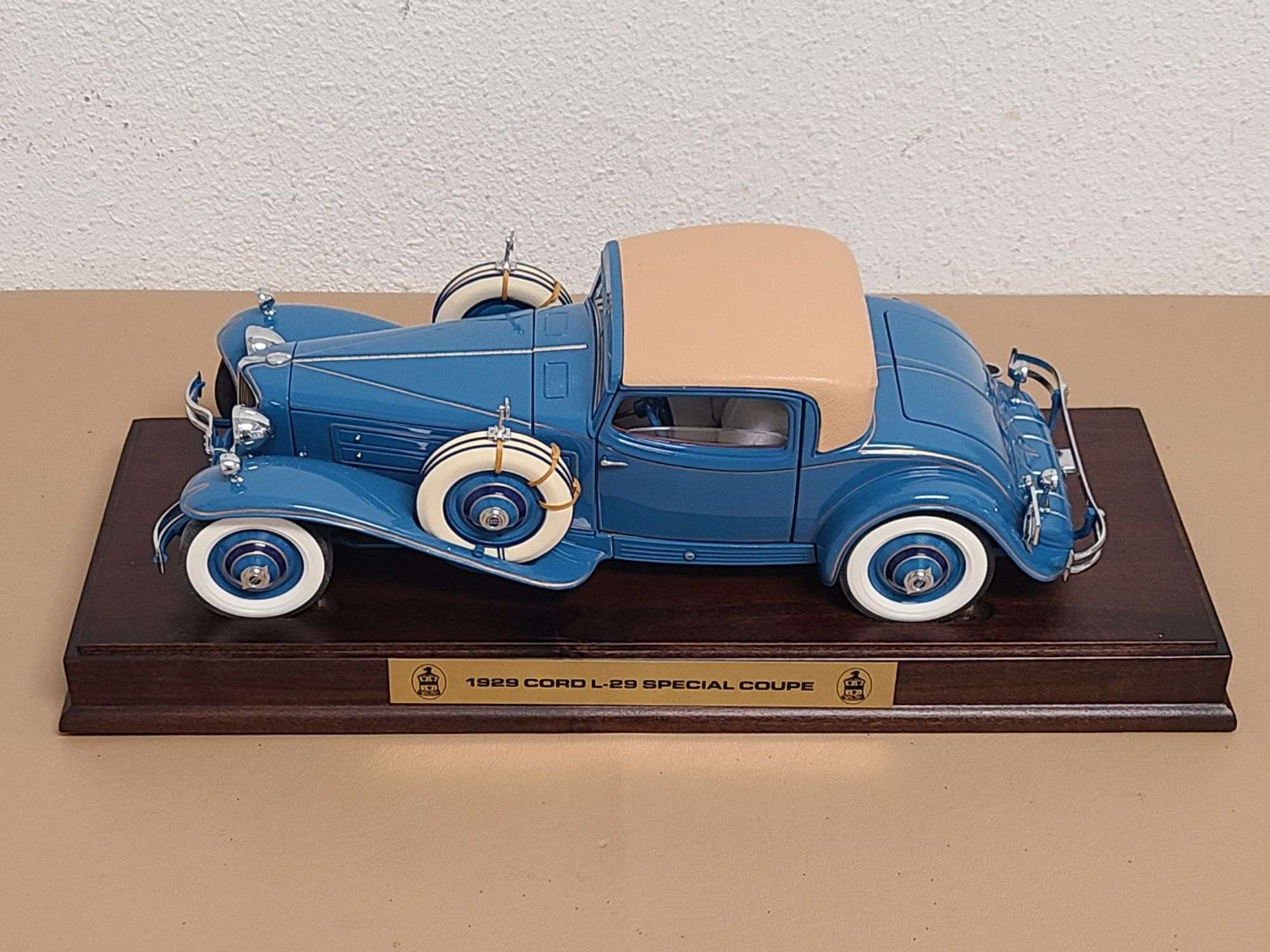 Danbury Mint 1/16 – Cord L-29 Special Coupe 1929 – Miniature De Collection Bleue