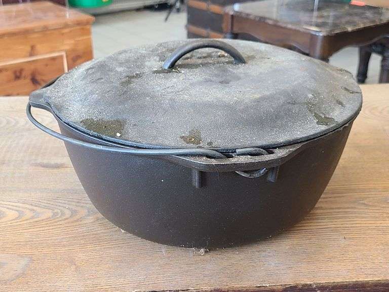 Cast Iron Lodg Dutch Oveen with Lid