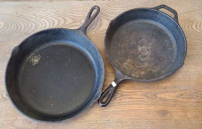 2) Cast Iron Lodge Skillets