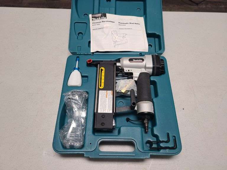 Makita Pneumatic Brad Nailer