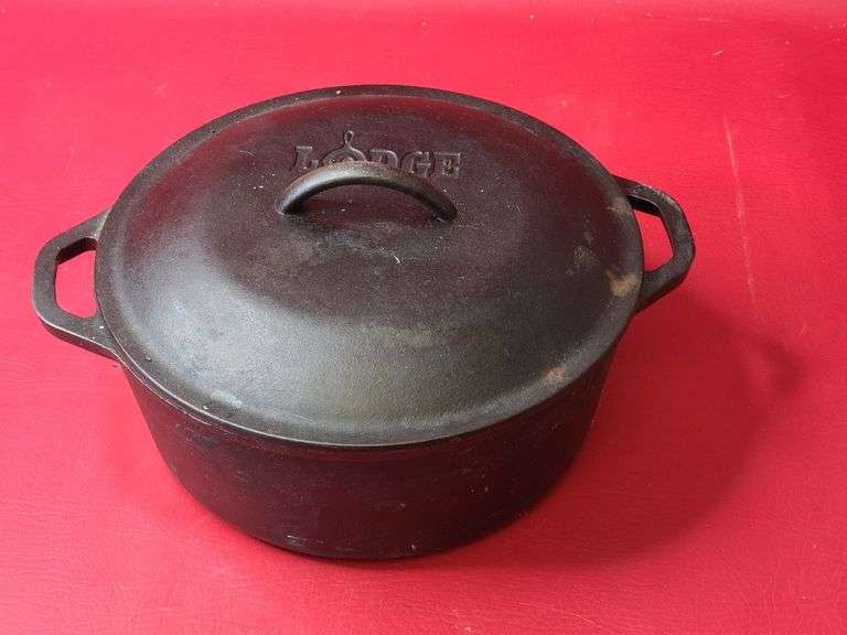 Lodge Cast Iron Dutch Oven