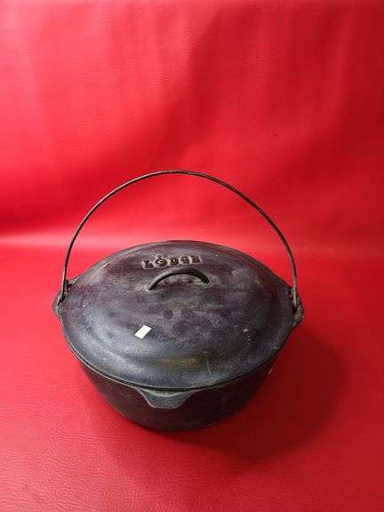 Lodge Cast Iron Dutch Oven With Lid