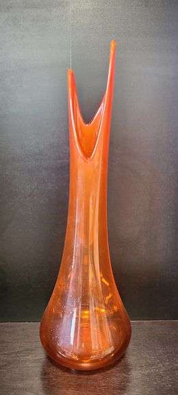 L.E. Smith Fat Bottomed Smoothie Swung Vase (Glows)
