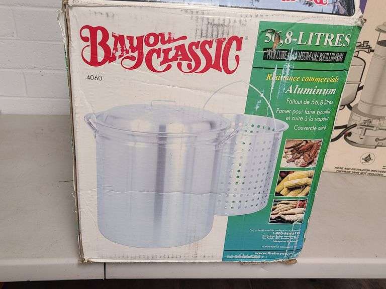 Bayou Classic 60-Qt. Stockpot with Steam / Boil Basket