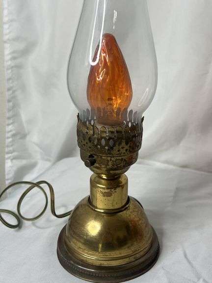 Vintage Kerosene, Oil & Electric Lamps