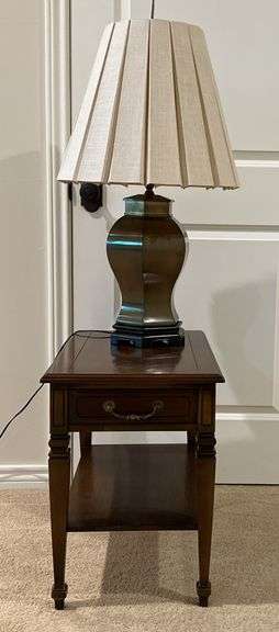 Hammary Side Table, Vintage Table Lamp