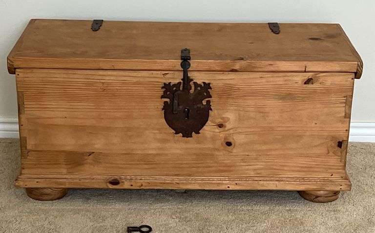 Pottery Barn, Trunk