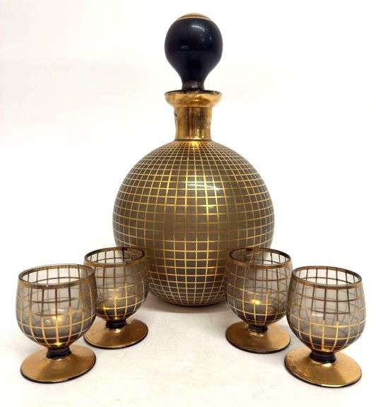 June Timeless Trinkets - Vintage Collectibles Auction