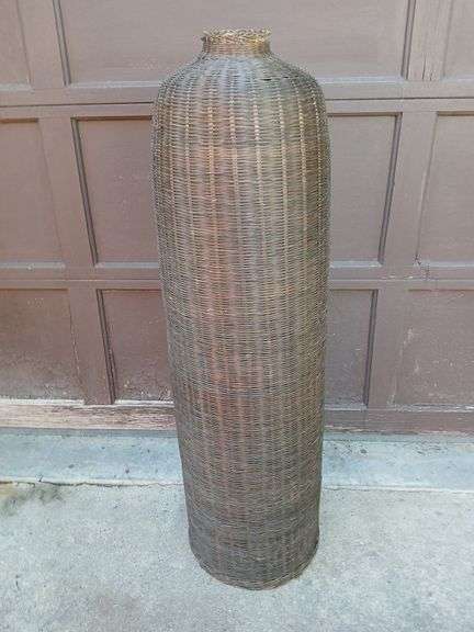 Vintage Chinese Rattan Woven Peacock Feather Vase