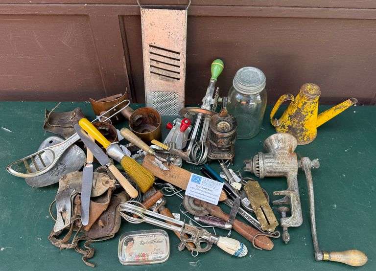 Corner Huskers, Primitive Kitchen Items