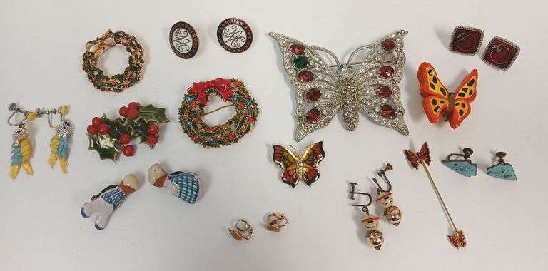 Vintage Holiday & Novelty Costume Jewelry
