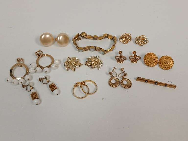 Sarah Coventry, Vintage Gold-Toned Jewelry