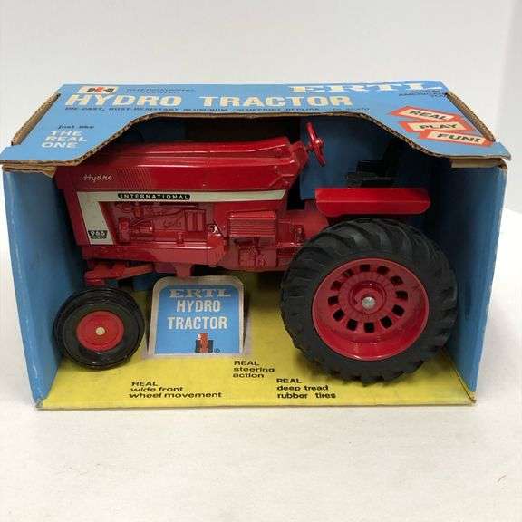 IH 966 Hyrdo Wide Front Tractor - Blue Box