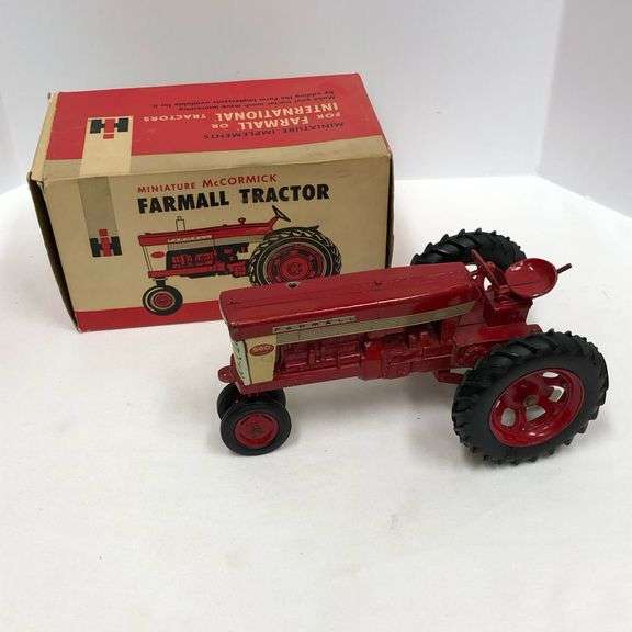 IH Farmall 560 Narrow Front Tractor with Box