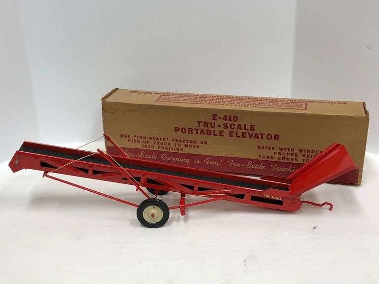 Tru-Scale E-410 Portable Elevator with Original Box
