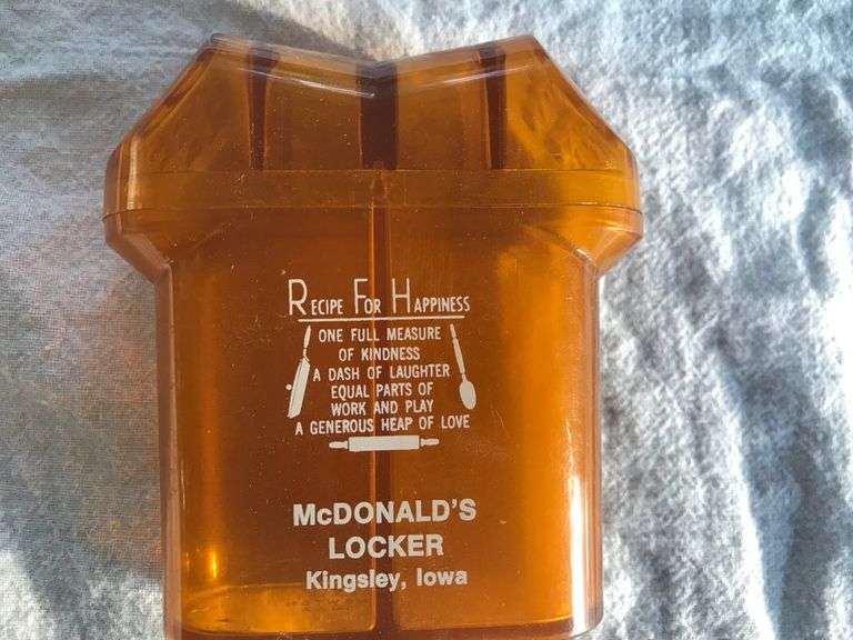 OLD HARD PLASTIC ADVERTISING SALT & PEPPER FROM KINGSLEY IOWA
