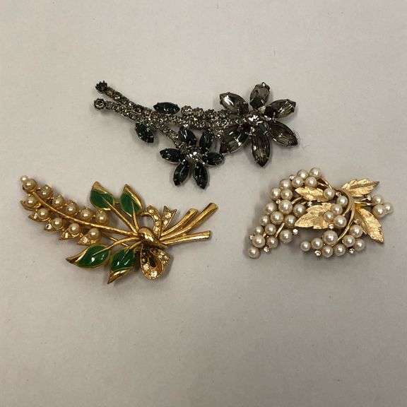 Lot of 3 Brooches