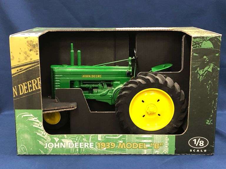 John Deere Model B - 1/8 Scale Tractor - NIB