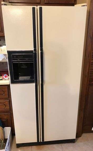 GE 19.6 Cu. Ft. Side By Side - Refrigerator/ Freezer