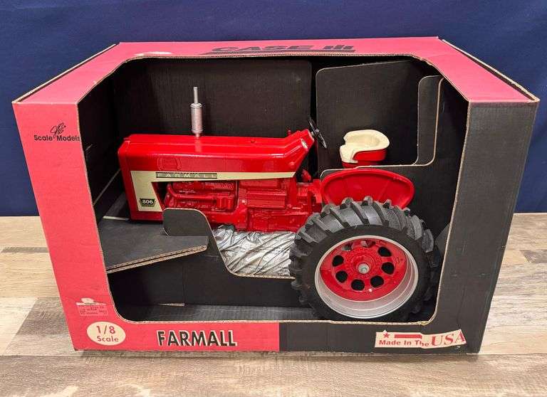 1/8 Scale - Farmall 806 Narrow Front Tractor