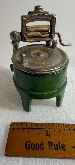 Vintage Cast Iron Kilgore/Arcade Miniature Toy Wringer Washer