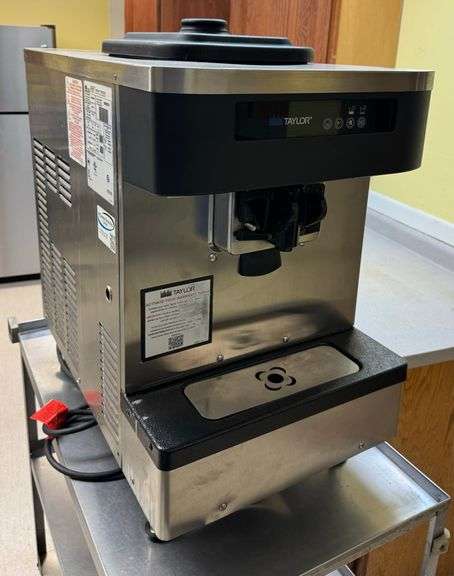 Crown C152-12 Soft Serve Ice Cream Server