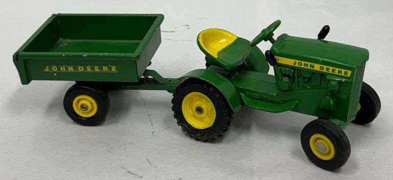 John Deere 110 Lawn Tractor with Cart