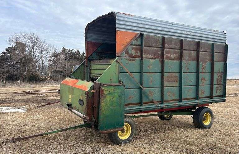 Silage Wagon with JD Gear