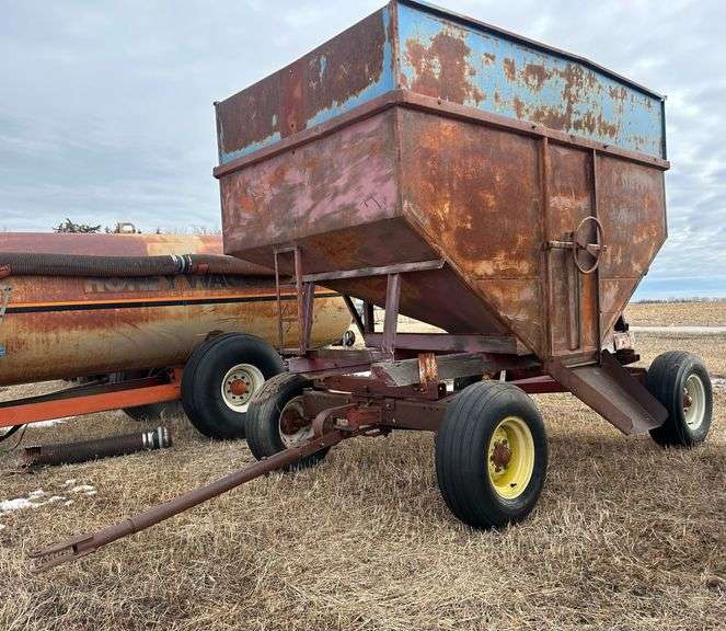 Older Gravity Wagon on Westendorf Gear