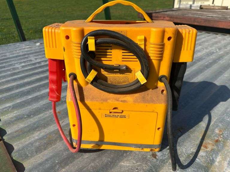 Portable Jumpstarter with Air
