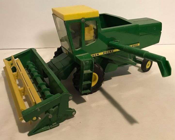 John Deere 6600 Combine