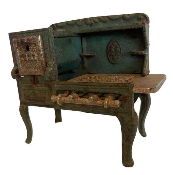 Early Cast Iron Kent Toy Stove