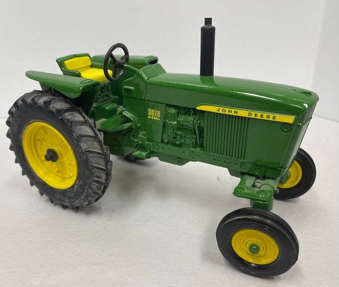 John Deere 3010 Wide Front Tractor - ERTL 1/16 Scale