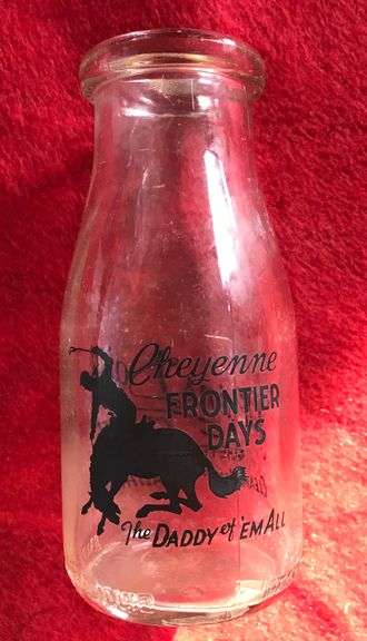 OLD PLAINS DAIRY CHEYENNE, WYO. 1/2 PINT CREAM BOTTLE-“COWBOY GRAPHICS”