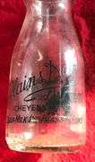 OLD PLAINS DAIRY CHEYENNE, WYO. 1/2 PINT CREAM BOTTLE-“COWBOY GRAPHICS”