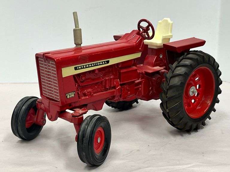 International 826 Tractor