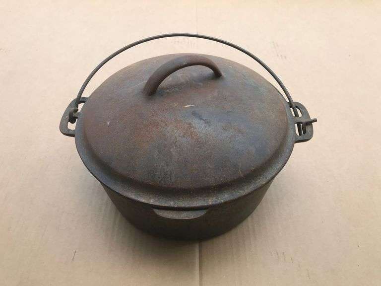 OLD CAST IRON DUTCH OVEN WITH LID