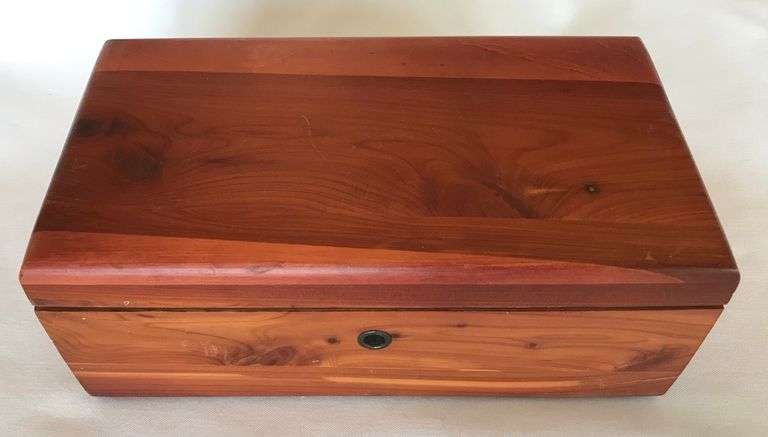 Small Lane Cedar Storage Box - Presented by Deets Furniture Inc. Madison, Nebraska