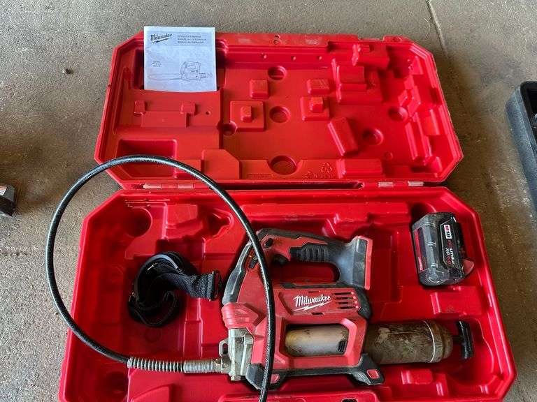 Milwaukee M18 Grease Gun - Battery Powered