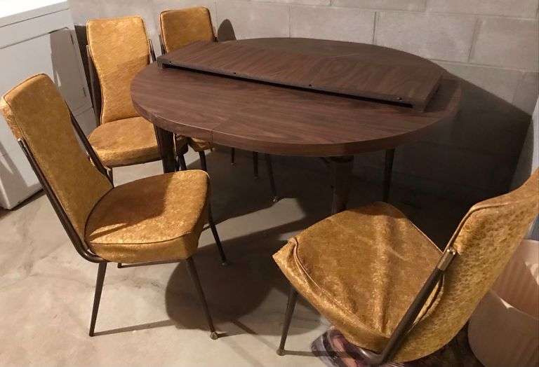 Older Kitchen Table & 4 Chairs