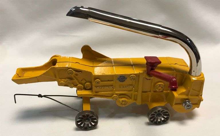 Arcade Cast Iron McCormick Deering Thrash Machine