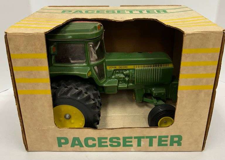 John Deere - Pacesetter Tractor Decanter