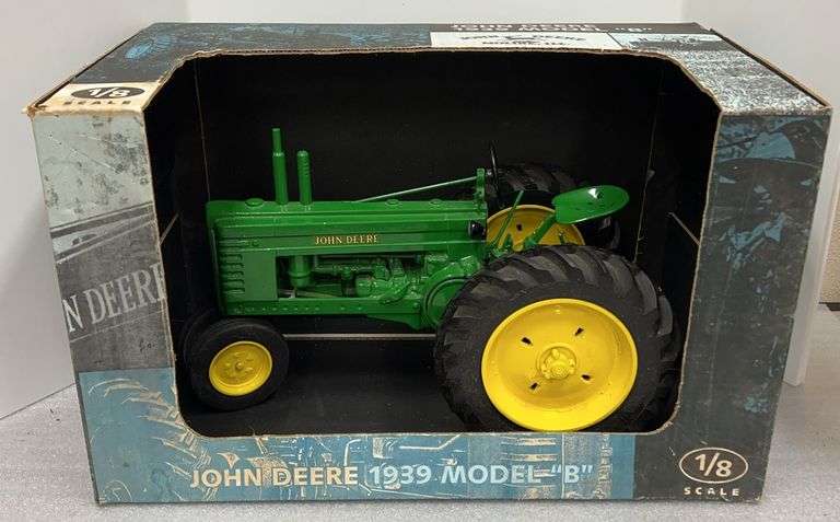 John Deere Model B Tractor - 1/8 Scale