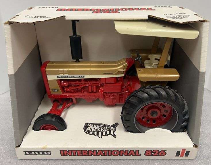 International Farmall 826 Demonstrator - ERTL 1/16 Scale