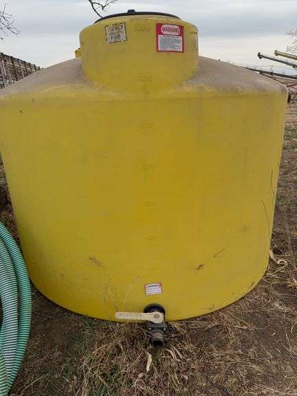 1,550 Gallon Poly Storage Tank