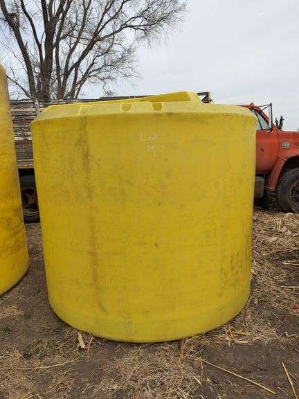 1500 Gallon Poly Storage Tank