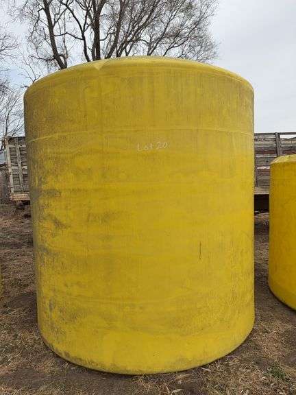2600 Gallon Poly Storage Tank