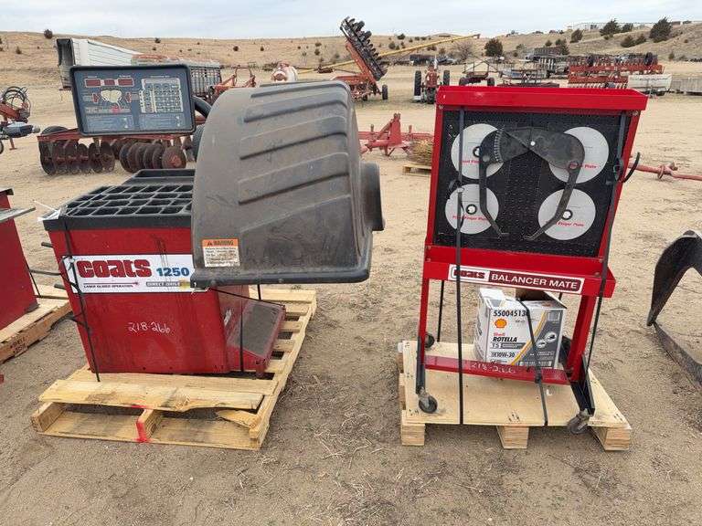 Coats 1250 Tire Balancer & Balancer Mate